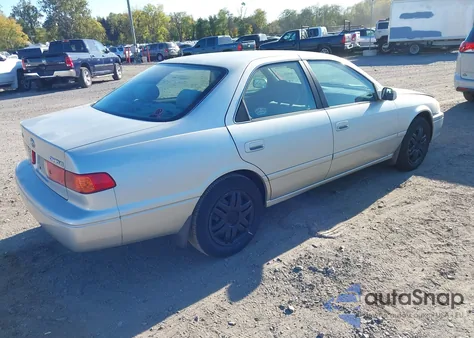 2000 Toyota Camry Le from USA, damaged, VIN 4T1BG22K0YU628123